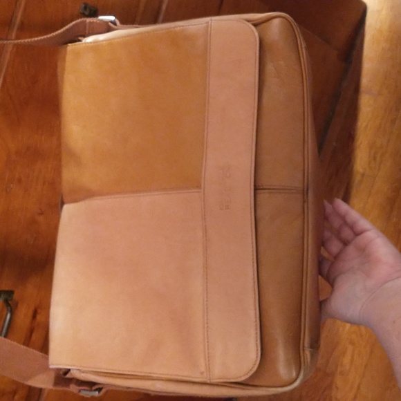 Kenneth Cole Reaction "Risky Business" Colombian Leather Business Messenger Bag - Picture 3 of 16